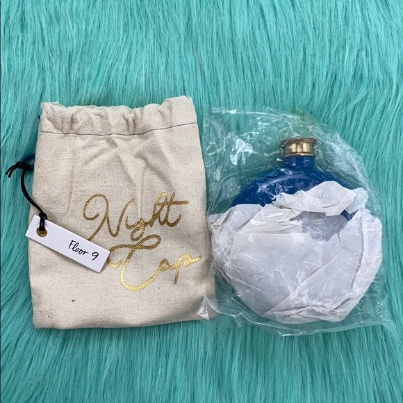 Floor 9 Night Cap Flask and Bag - Picture 7 of 16